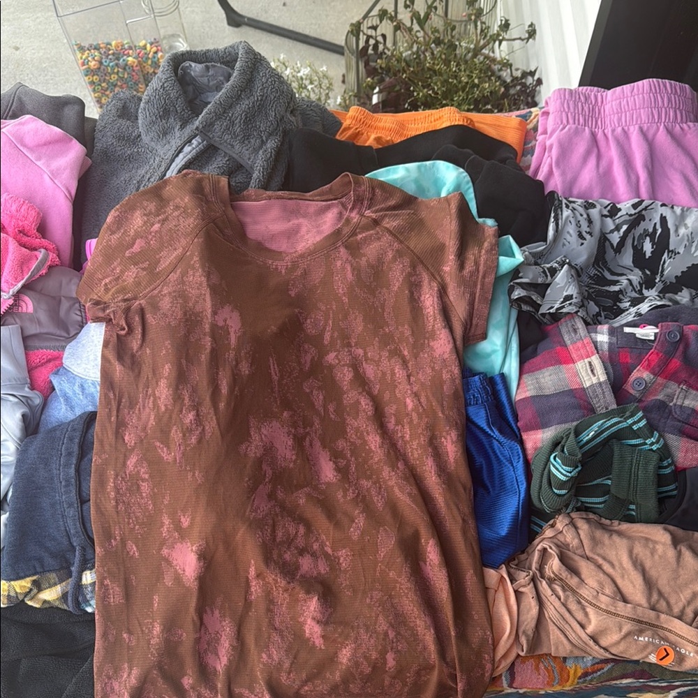 Lululemon Athletica Brown and Pink Short Sleeve Tees